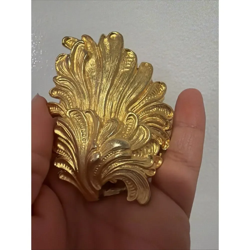 Doreen Ryan Belt Buckle Signed Gold Toned Baroque Scroll Flourish Leaf Large